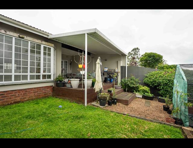 4 BEDROOM TOWNHOUSE FOR SALE IN GILLITTS